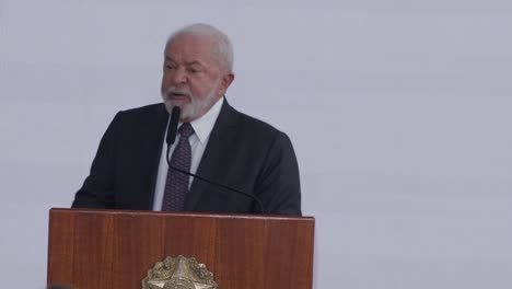 Toma-Mediana-Del-Presidente-Brasileño-Lula-En-El-Palacio-Del-Planalto