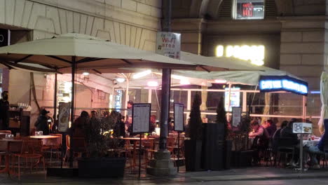 Restaurant-tables-outside-at-night-on-sidewalk-in-Europe,-New-York