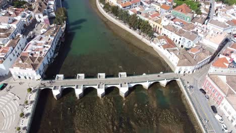 Algarve,-Portugal,-Die-Brücke-Ponte-Romana-überspannt-Den-Fluss-Galao-Im-Zentrum-Der-Historischen-Altstadt