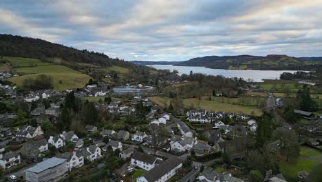 Luftaufnahmen-Von-Ambleside,-Der-Lakeland-Stadt-Und-Ehemaligen-Gemeinde,-Jetzt-In-Der-Gemeinde-Lakes,-In-Cumbria,-Im-Nordwesten-Englands-2023