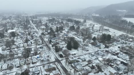 Winter-Drone-flight-over-residential-neighborhood-in-Olean,-New-York