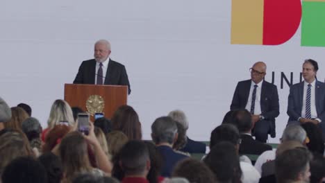 President-Lula-delivery-a-speech-on-the-planalto-palace