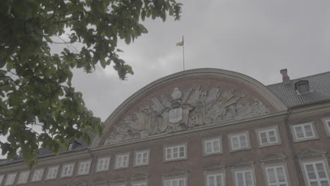 Edificio-Slotsholmsgade-En-Copenhague-En-Un-Registro-De-Día-Nublado