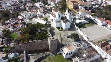 Algarve-Portugal-Tavira-Altstadt,-Kirche-Und-Historische-Burg-Mit-Blick-Auf-Die-Stadt-Und-Den-Fluss