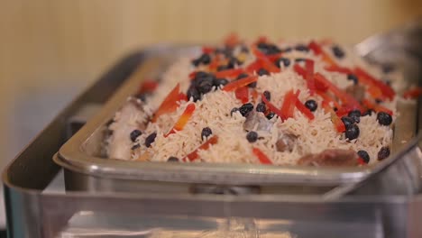 Chinesischer-Gebratener-Reis-Mit-Obstgericht