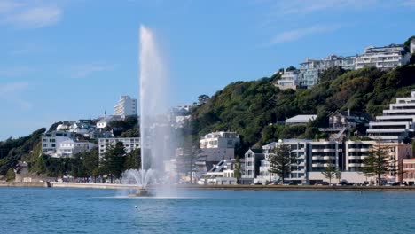 Sunny-view-of-Carter-Fountain-spraying-water-over-Wellington-Harbour-in-popular-suburb-of-Oriental-Bay-in-capital-city-Wellington,-New-Zealand-Aotearoa