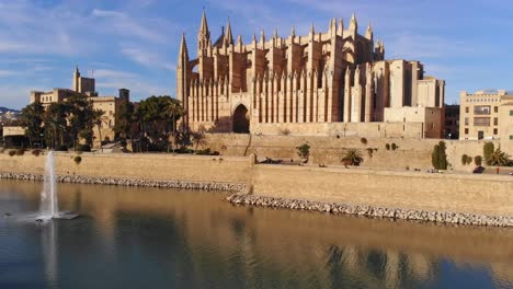 Drone-high-rise-of-cathedral-in-Palma-De-Mallorca