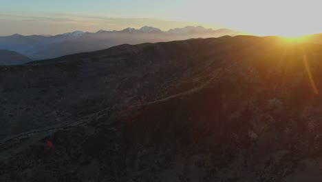 Griechische-Berge-Mit-Sonnenuntergang-Im-Hintergrund