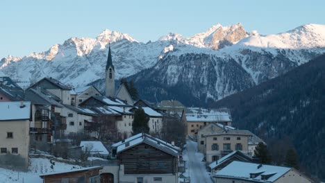 View-of-small-mountain-village-and-church-in-Guarda,-Switzerland