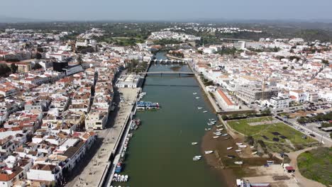 Tavira-Algarve-Portugal-Drohne-Schoss-Vom-Fischerhafen-Der-Stadt-Aus-Den-Galao-Fluss-Hinauf