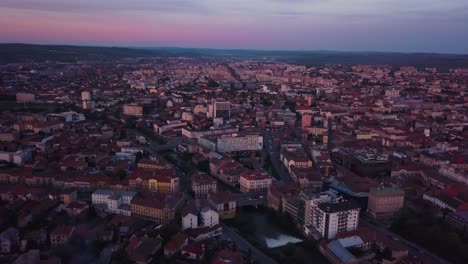 Horizonte-Rojo-Al-Atardecer-En-Cluj,-Rumania,-Transilvania