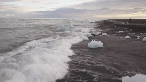 waves-crashing-in-diamond-beach-iceland
