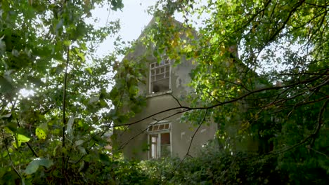 Establishing-shot-of-a-creepy-abandoned-house-with-broken-windows