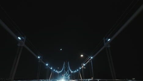 Weitwinkelaufnahme-Der-Hängeseile-Der-Lions-Gate-Bridge-Bei-Nacht,-Vancouver,-Kanada