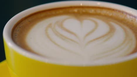 Fresh-Coffee-Latte-Drink-Closeup-in-a-yellow-mug