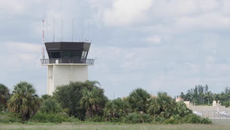 Torre-De-Control-En-El-Aeropuerto