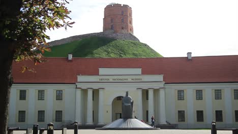 National-Museum-of-Lithuania-with-Monument-to-King-Mindaugas-and-Gediminas-Tower,-Vilnius