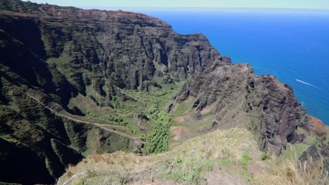 Hermosas-Vistas-Desde-Los-Valles-De-Awaawapuhi-Y-El-Océano-En-La-Hermosa-Isla-De-Kauai