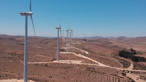 Seitenansicht-Von-Windkraftanlagen-In-Coquimbo,-Chile