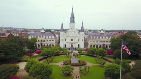 Das-Historische-Wahrzeichen-Der-Stadt-New-Orleans-Im-French-Quarter-Am-Jackson-Square-Ist-Die-St