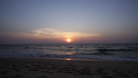 Wunderschöner-Sonnenuntergang-Mit-Dem-Arabischen-Meer-Im-Vordergrund