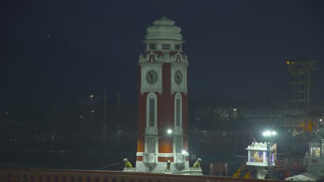 Toma-Estática-De-La-Torre-Del-Reloj,-Har-Ki-Pauri,-Haridwar,-Uttarakhand,-India