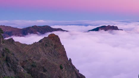 Mar-De-Nubes-Al-Atardecer-En-La-Isla-De-La-Palma,-Islas-Canarias
