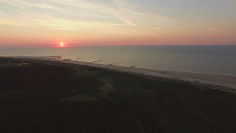 Antenne:-Der-Strand-Zwischen-Vlissingen-Und-Dishoek-Während-Des-Sonnenuntergangs