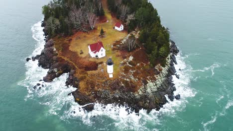 Überblick-über-Den-Hohen-Aussichtspunkt-Des-Leuchtturms-Von-Curtis-Island,-Camden,-Maine
