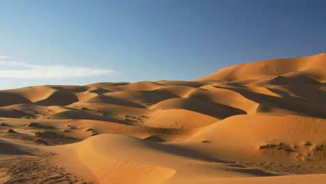Die-Hohen-Sanddünen-Der-Sahara-In-Merzouga,-Marokko