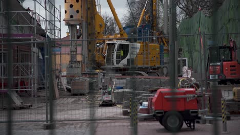 Große-Baumaschine,-Die-Im-Vergnügungspark-Liseberg-In-Göteborg,-Schweden,-Arbeitet