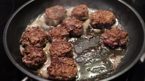 cook-meatballs-in-frying-pan