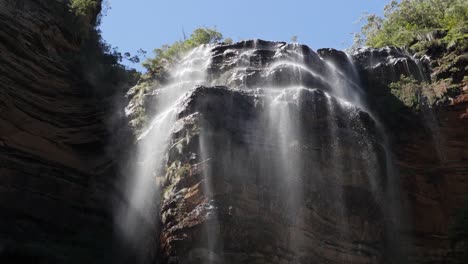 Slow-motion-over-the-wentworth-fall-in-the-blue-mountains,-Australia