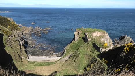 Findlater-Castle-ruin-viewed-from-above-the-bay