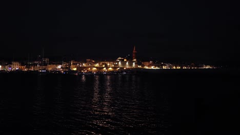 Still-panoramic-view-of-city-centre-of-Alghero-port-at-night