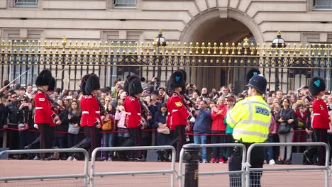British-Royal-guards-perform-the-Changing-of-the-Guard-in-Buckingham-Palace