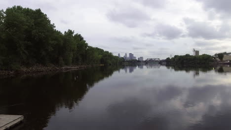 Mississippi-River-Mit-Skyline