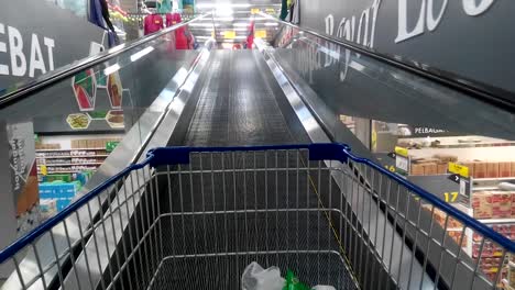 Travelator-inside-the-supermarket-is-moving-slowly-to-a-higher-level
