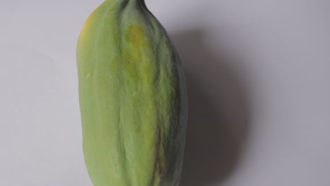 Frische-Papayafrucht-Isoliert-Auf-Weißem-Hintergrund