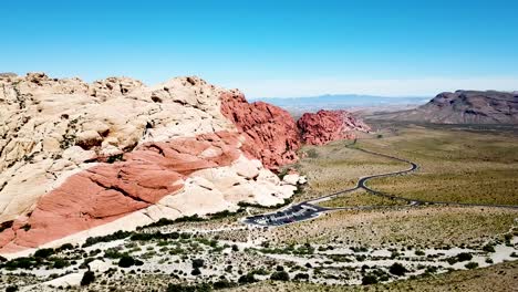 Linksschwenk-Drohnenüberflug-Der-Calico-Hills-Im-Red-Rock-Canyon-National-Conservation-Area-In-Las-Vegas,-Nevada