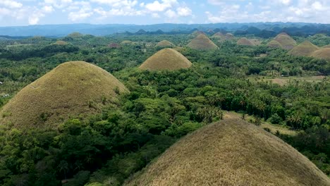 Aerial-reveal-of-Chocolate-Hills-viewing-complex,-Bohol,-Philippines