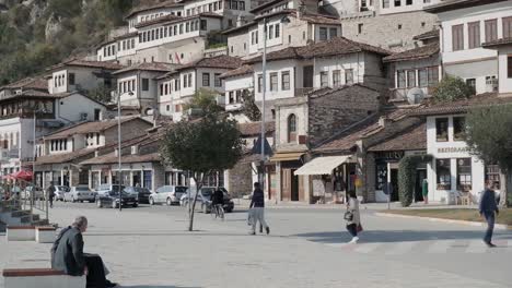 Berat,-Albania---Berat,-Ciudad-De-Las-Mil-Ventanas-Y-Patrimonio-Mundial-De-La-Unesco-De-Albania