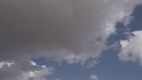 Timelaps-Cerca-De-Las-Nubes-Mientras-Se-Reúnen-Para-Llover