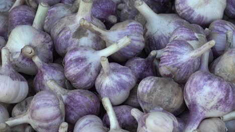 Garlic-is-essential-in-Middle-Eastern-and-Arabic-cooking,-with-its-presence-in-many-food-items