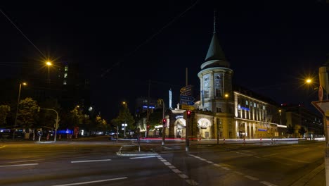 Straßenzeitraffer-Im-Zentrum-Von-München,-Deutschland,-In-Der-Nähe-Des-Löwenbräukellers,-Einer-Der-Größten-Brauereien-Der-Welt