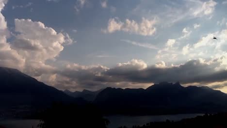 Evening-timelapse-by-lake-Thun-in-Switzerland-till-sunset