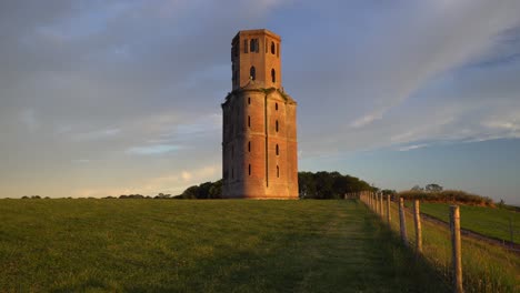 Horton-Tower,-Torre-Gótica-Construida-En-1750,-Dorset,-Inglaterra,-Al-Amanecer