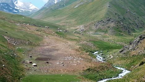 Jurte-Gastfamilie-In-Kirgistan-Zentralasien
