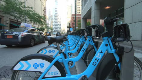 Chicago-bikes-sharing-station,-city-bicycles,-blue-Diyy-rent-service,-United-States,-Usa