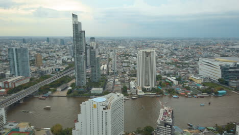 Zeitraffer-über-Die-Stadt-Bangkok-Aus-Einem-Hochhaus-Hotelzimmer
